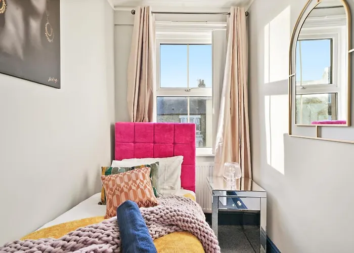 Central Luxury House With Fast Wifi