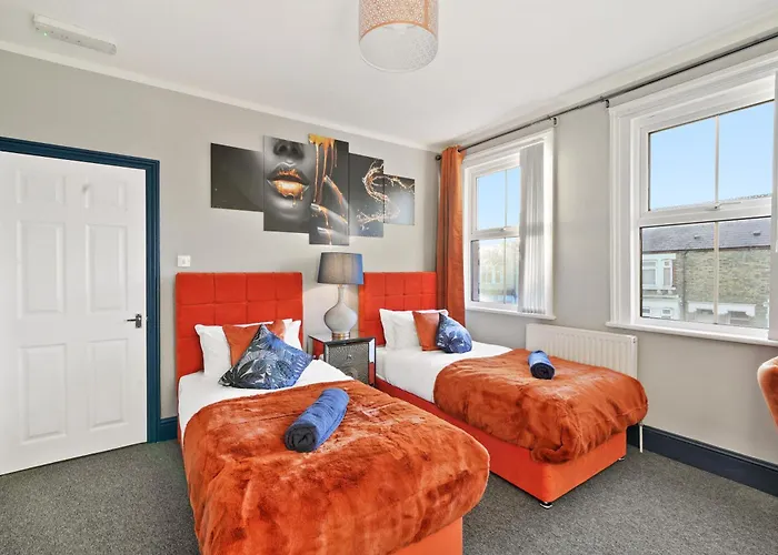 Central Luxury House With Fast Wifi